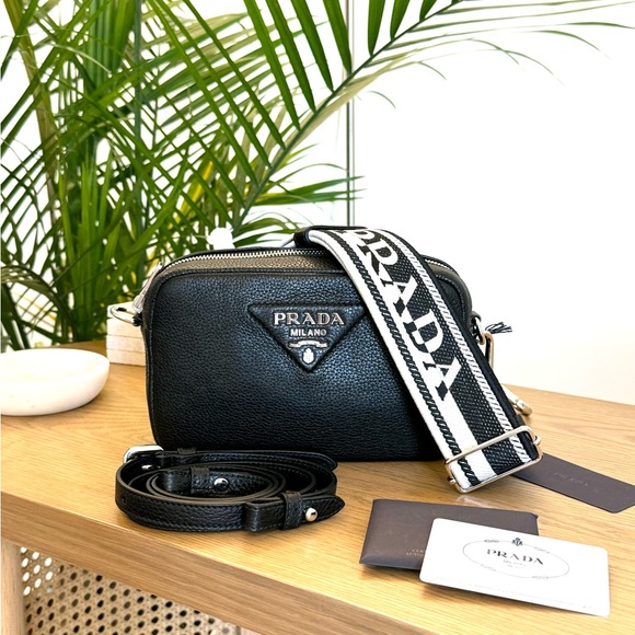 PRADA Logo-Plaque Small Leather Crossbody Bag in Black - Picture 5 of 16